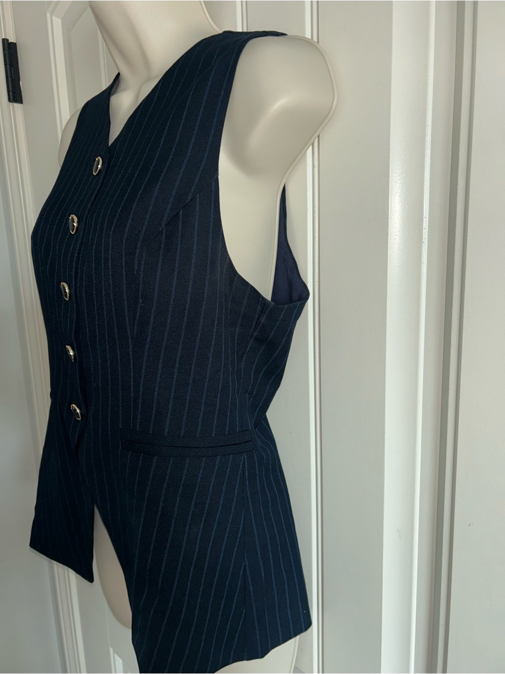 NEW Few Moda Navy Pinstripe V-Neck Vest with Gold Trim Sz 6 - Picture 3 of 5